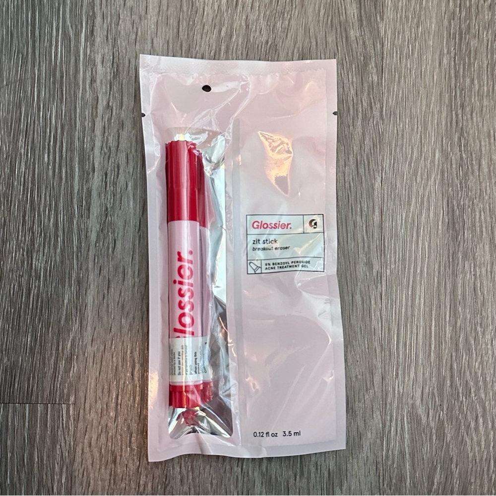 Glossier zit stick